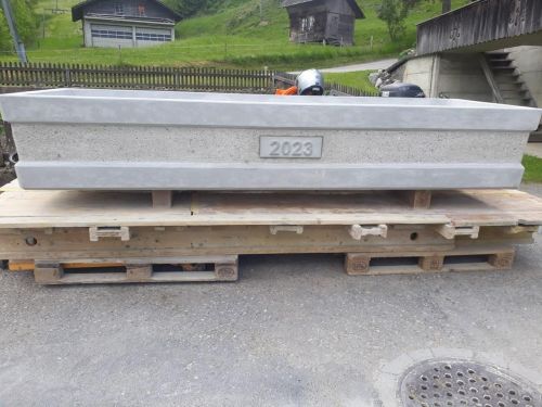 Brunnentrog Modell B Mit Jahrzahl, Mittelteil Gestockt